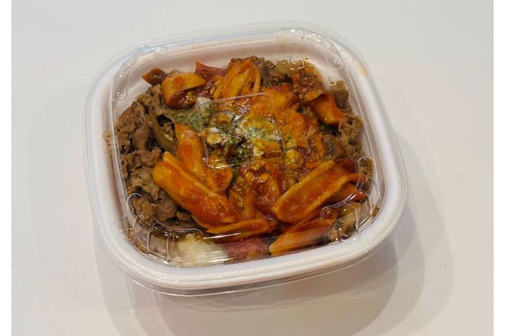 ナポリタンと牛丼の絶妙なハーモニー“ナポ牛”