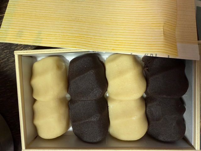 赤福の白餅・黒餅