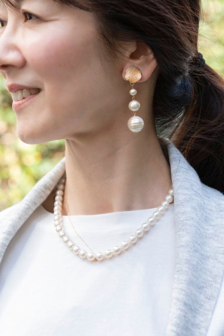 パールアクセサリーで上品かつ華やかに