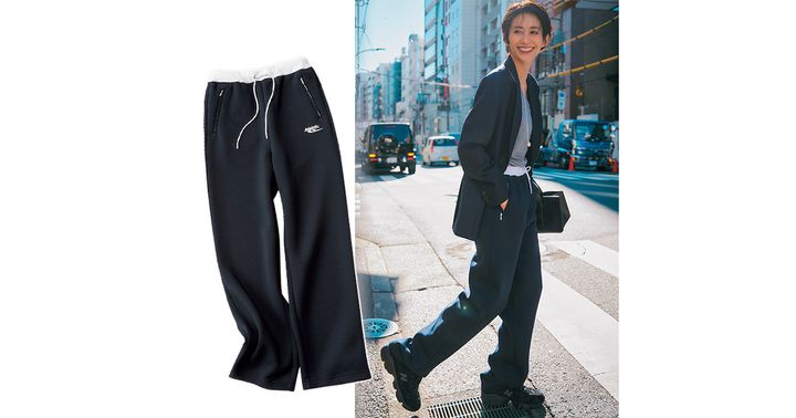 シンゾーンのウエストに白ラインが入ったネイビーのスウェットパンツとジャケットを合わせたお仕事コーデ