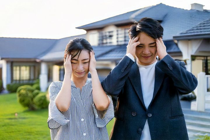 住宅購入を検討する夫婦 ※画像はイメージです
