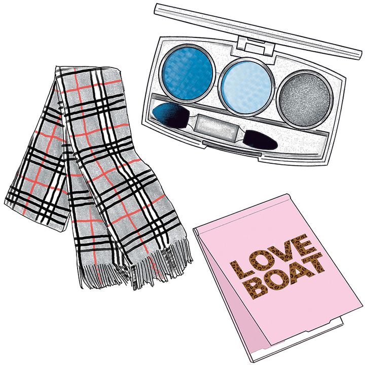 ケイトのブルーアイシャドウ、バーバリーのマフラー、ラブボの鏡