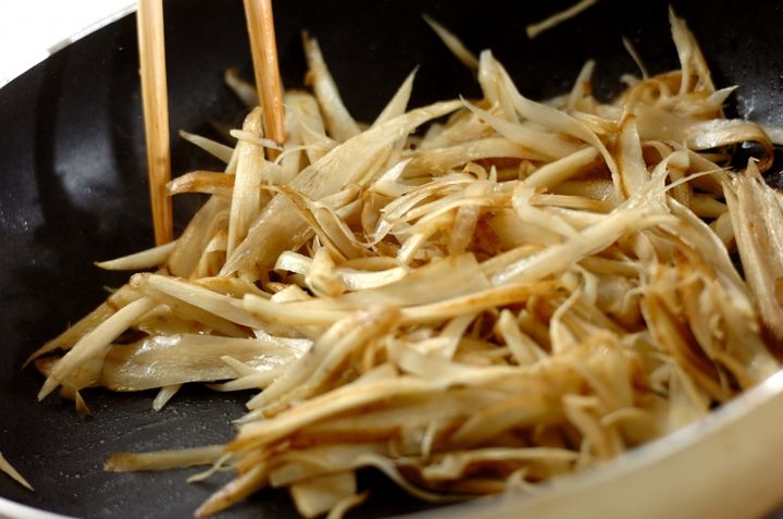 ゴボウとベーコンのサラダの作り方1