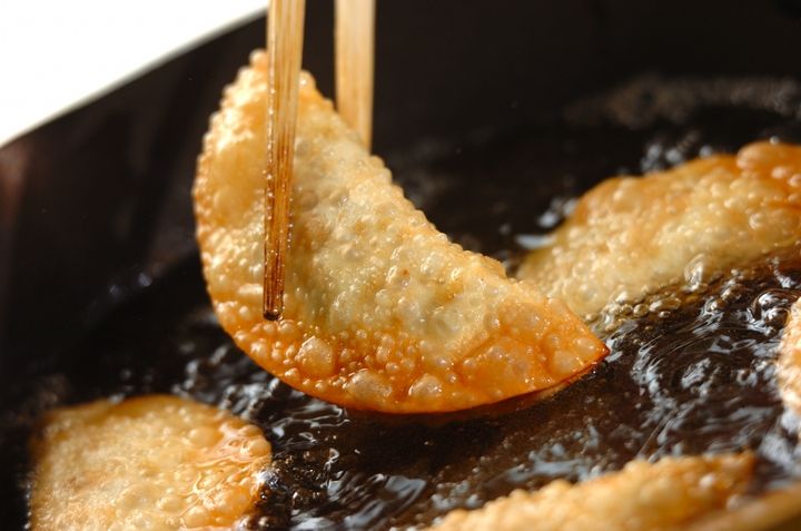 納豆とアボカドの揚げ餃子の作り方3