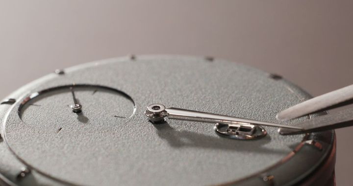 歴史は浅いながら、スイス時計の技術が詰まっている。