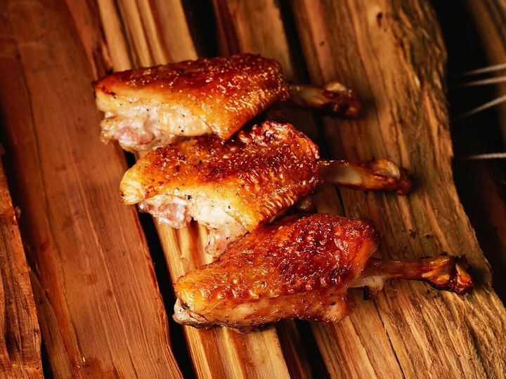 北新地『焼鳥 市松』の「手羽」