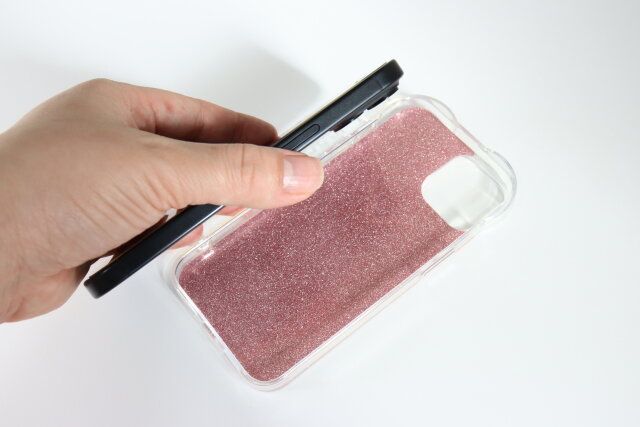 ダイソー ハートケース（アイフォーン用、15＆14＆13） インナーシート（アイフォーン用15＆14＆13、ラメ、ピンク） iPhone 使い方