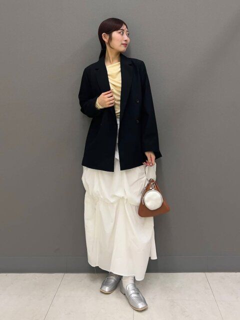 黒テーラードジャケットコーデ1