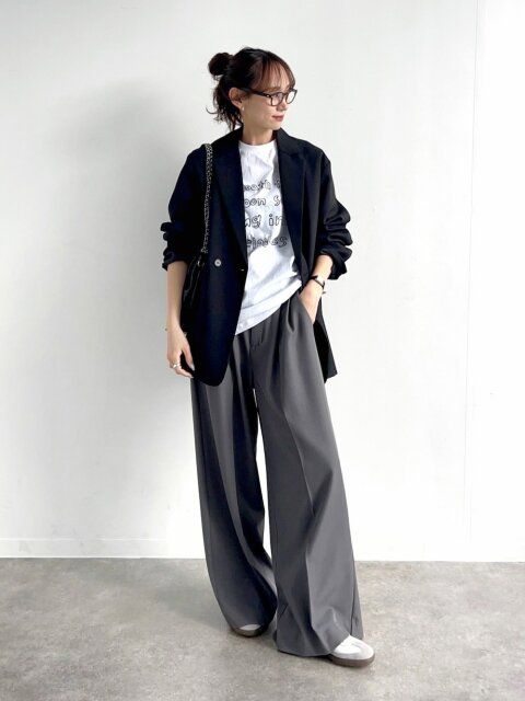 黒テーラードジャケットコーデ2