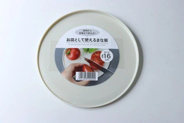 セリアのお皿として使えるまな板