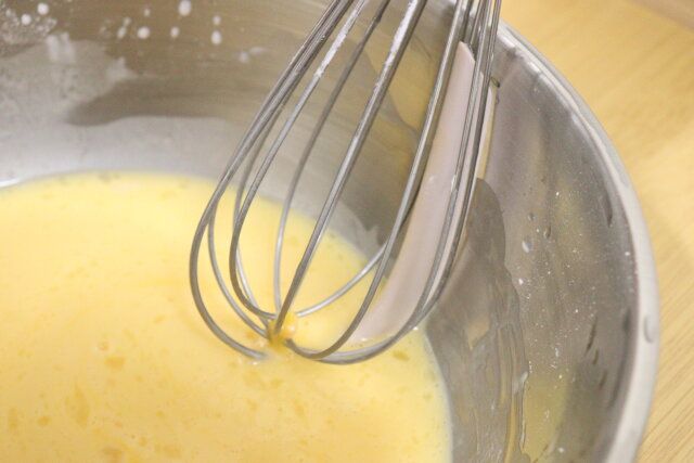 泡立て器（スクレーパー付、26cm） スクレーパー使用時