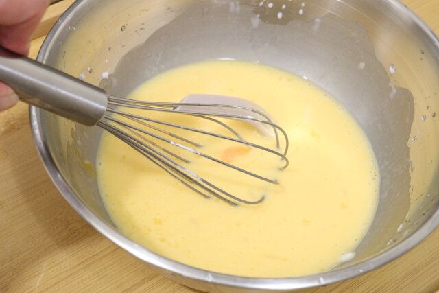 泡立て器（スクレーパー付、26cm） 泡立て