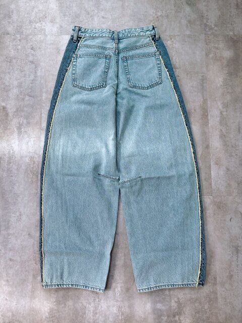 GU 2トーンバレルレッグジーンズ 後ろ側