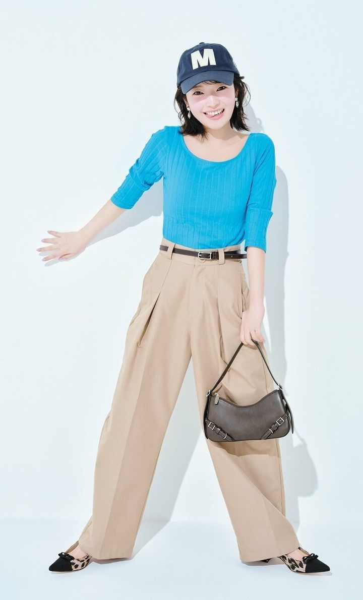 GWのおでかけやデートにもおすすめ！ 最新キャップコーデ♡ 最新キャップコーデ②マルディ メクルディのネイビーキャップをON！透明感洒落見えおでかけ服