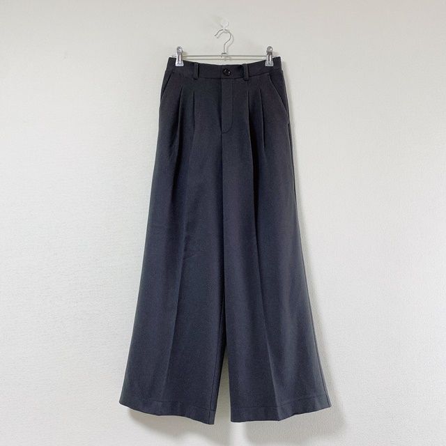 しまむら「タックワイドパンツ」