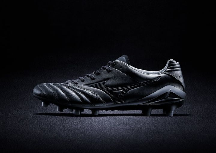 珠玉の“魔改造モデル”揃い…ミズノから革新的なサッカースパイクコレクションが登場！4月25日発売