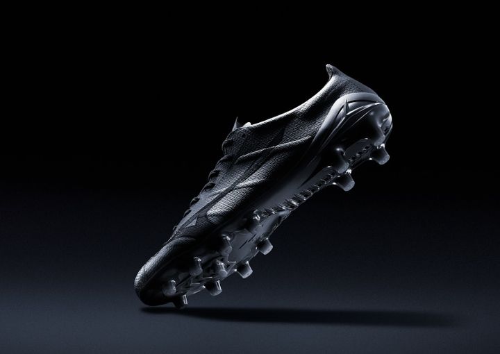 珠玉の“魔改造モデル”揃い…ミズノから革新的なサッカースパイクコレクションが登場！4月25日発売