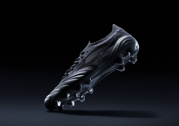 珠玉の“魔改造モデル”揃い…ミズノから革新的なサッカースパイクコレクションが登場！4月25日発売