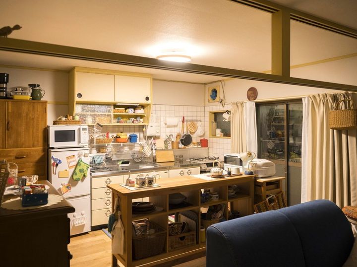 さとこのダイニングキッチンは、鈴さんの部屋と比べ、ぐっと若い雰囲気。