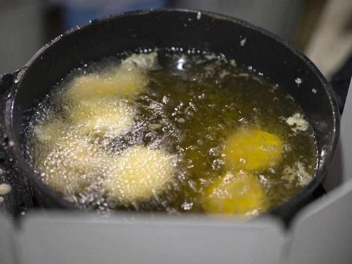 天ぷらは本番に合わせて、飯島さんが揚げたてを用意。