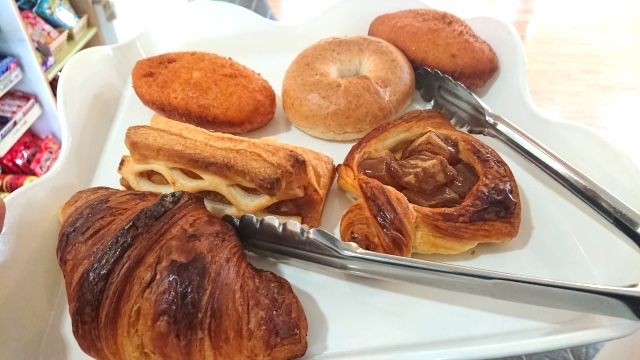 パン屋 ディスプレイ棚 セルフトレー·トング パン屋さん トング
