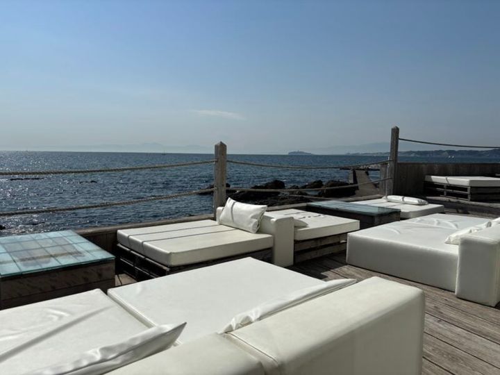 アンダーザパルモ under the palmo 葉山 森戸海岸