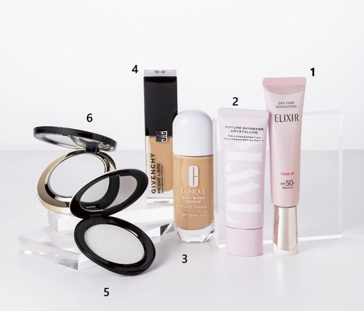 1.デーケアレボリューション トーンアップ SP+ aa SPF50+・PA++++ 35g ¥3,410／エリクシール、2.TWKフューチャースキンベース クリスタリュクス SPF50・PA++++ 30g ¥6,380／FTC、3.イーブン ベター メイクアップ V ファンデーション 50 SPF50・PA++++ 全7色 30㎖ ¥7,040／クリニーク、4.プリズム・リーブル・グロウ・セラム・ファンデーション 全12色 30㎖ ¥8,030／パルファム ジバンシイ［LVMHフレグランスブランズ］、5.カネボウ クリスタライズドフィックスパウダー ¥7,150（ケース込み）／カネボウインターナショナルDiv.、6.グロウ セッティング パウダー ¥8,800（ケース込み）／SUQQU