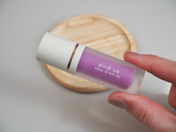 画像: 高級感あるパケも魅力。じゅわっと血色×透けツヤチーク