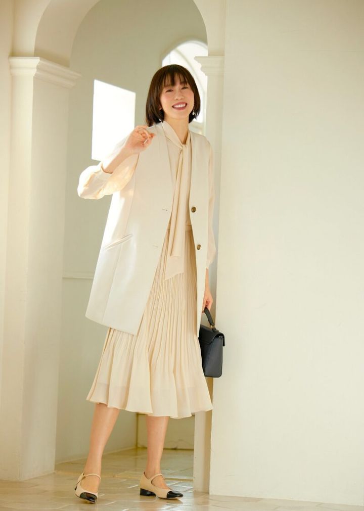 ロペのベージュワンピース着まわし