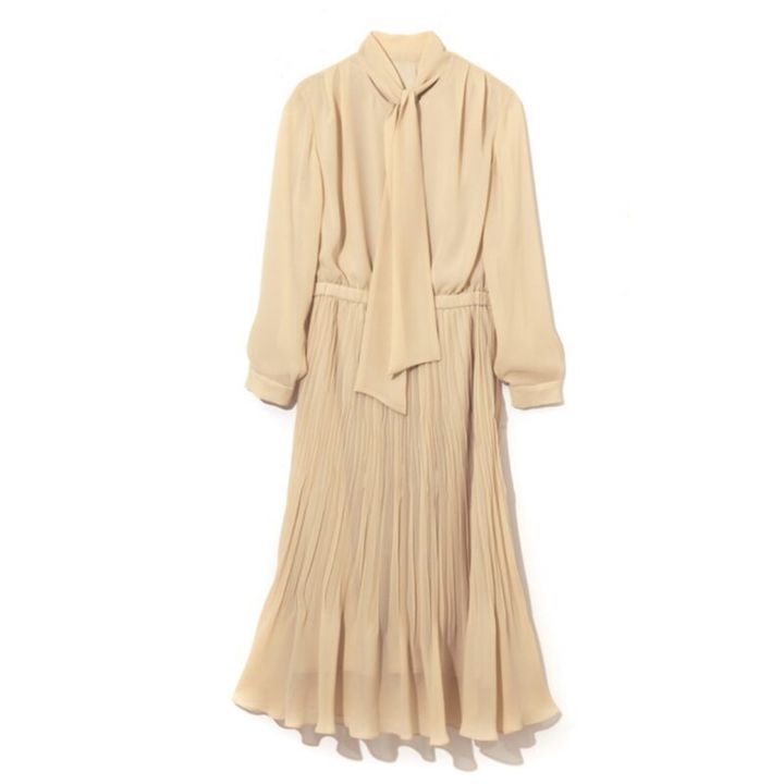 ロペのベージュワンピース