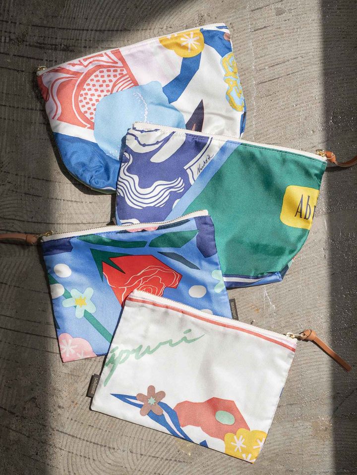 画像: 【マニプリ】舟形ポーチ“プレイフル”［21x16x5cm］各¥4,950 、フラットポーチ“プレイフル”［18x13cm］ 各¥4,950 manipuri.jp