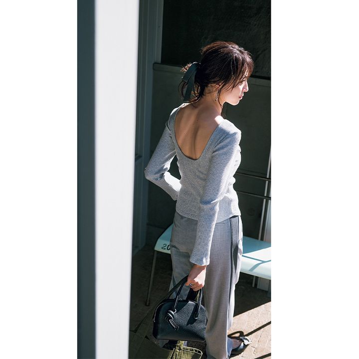 今どきロンTで抜け感あるパンツコーデ