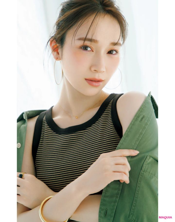 守屋麗奈さんが実演。肌見せタンクワンピに映えるヘルシー血色メイク