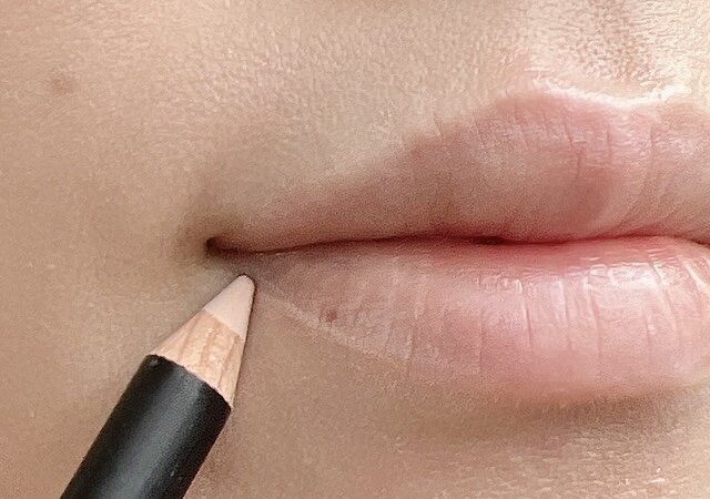 唇 ペンシルタイプのコンシーラー 使用