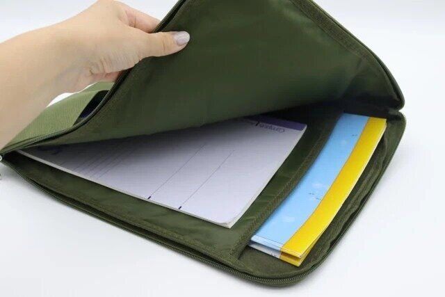 バッグインバッグ（3ポケット、A4、グリーン） 使用例