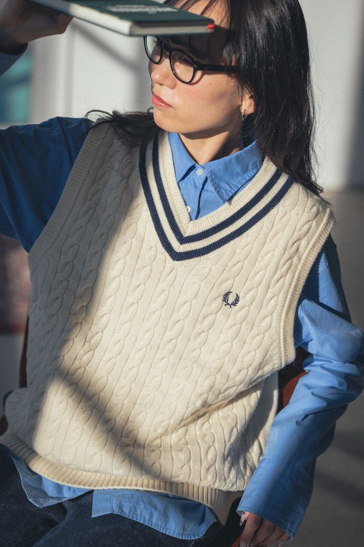 春の鉄板“デニム×ブルーシャツ”をおしゃれに！お手本着こなし2選【FUDGE FRIEND おしゃれさんの毎日コーディネート｜UMI】