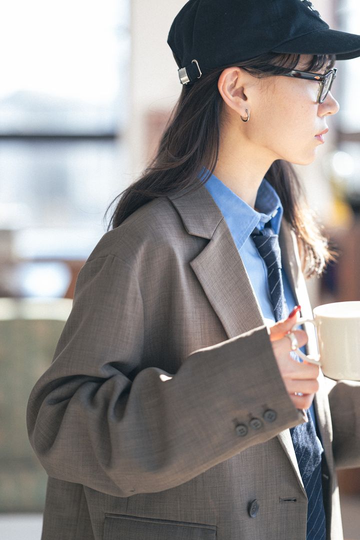 春の鉄板“デニム×ブルーシャツ”をおしゃれに！お手本着こなし2選【FUDGE FRIEND おしゃれさんの毎日コーディネート｜UMI】