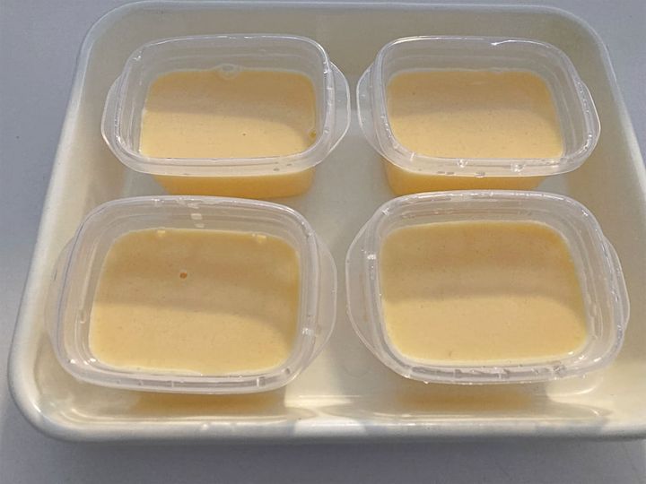 保存容器に生地を流し入れたところ