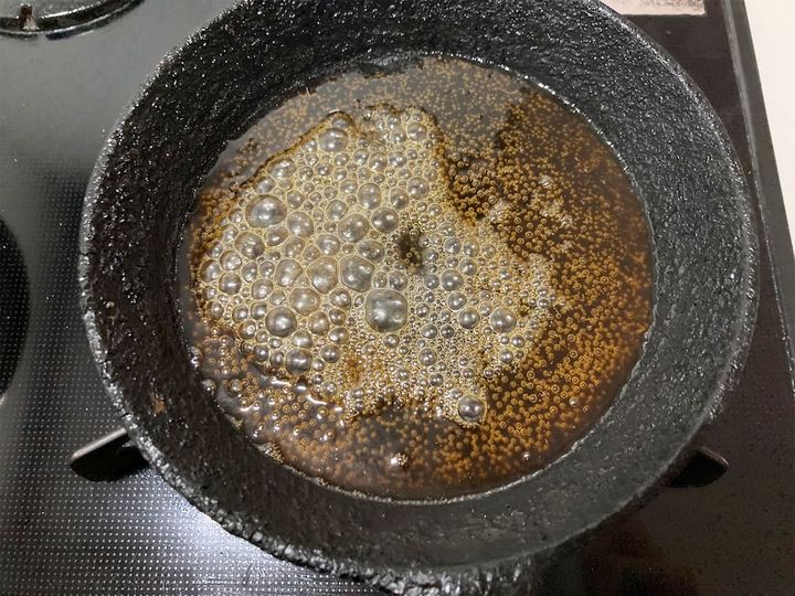 全体にしっかり色がついてきたカラメル