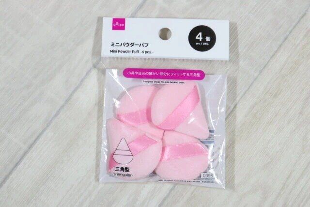 ダイソーのミニパウダーパフ（4個）のパッケージ