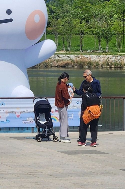 キム・ミニとホン・サンスと見られている写真