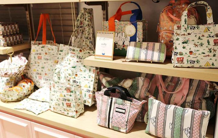 画像2: 人気キャラクターとのコラボレーションも