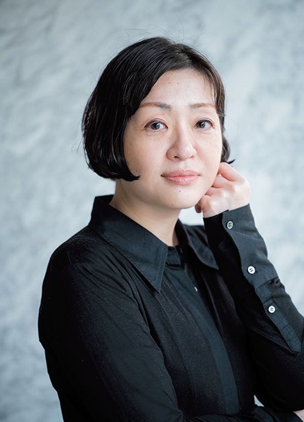むらた・さやか 1979年、千葉県生まれ。作家。2003年、「授乳」で群像新人文学賞（小説部門・優秀作）を受賞し、デビュー。’16年、『コンビニ人間』で芥川賞に輝くほか、著作、受賞作多数。撮影：露木聡子