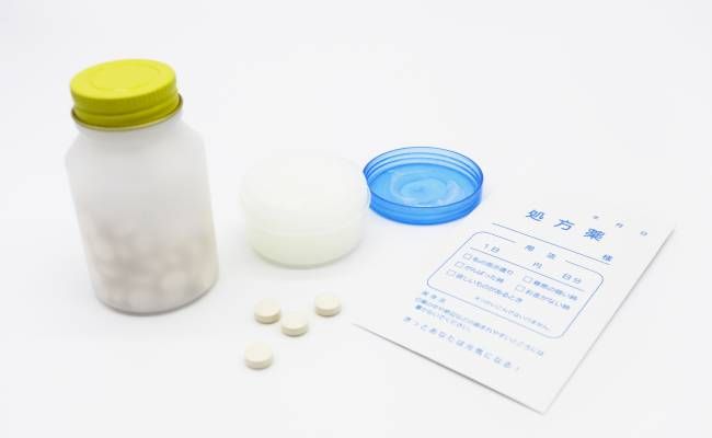 飲み薬と塗り薬のイメージ