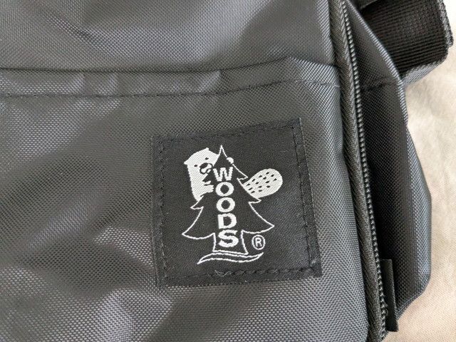 WOODS高性能2WAYバッグロゴ