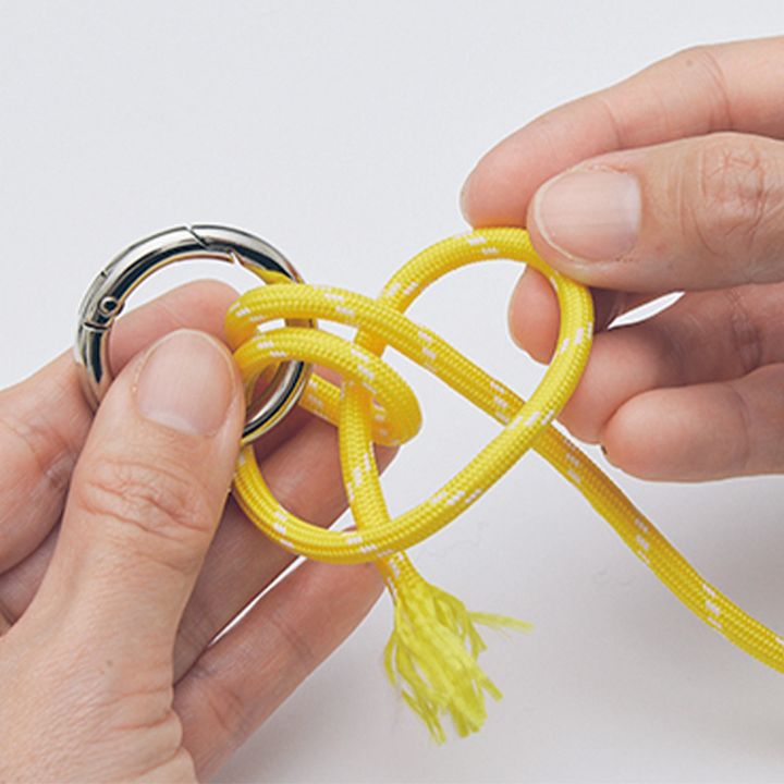 先端は下を通して引き締める