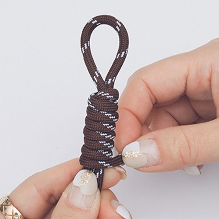 緩みがないように整える