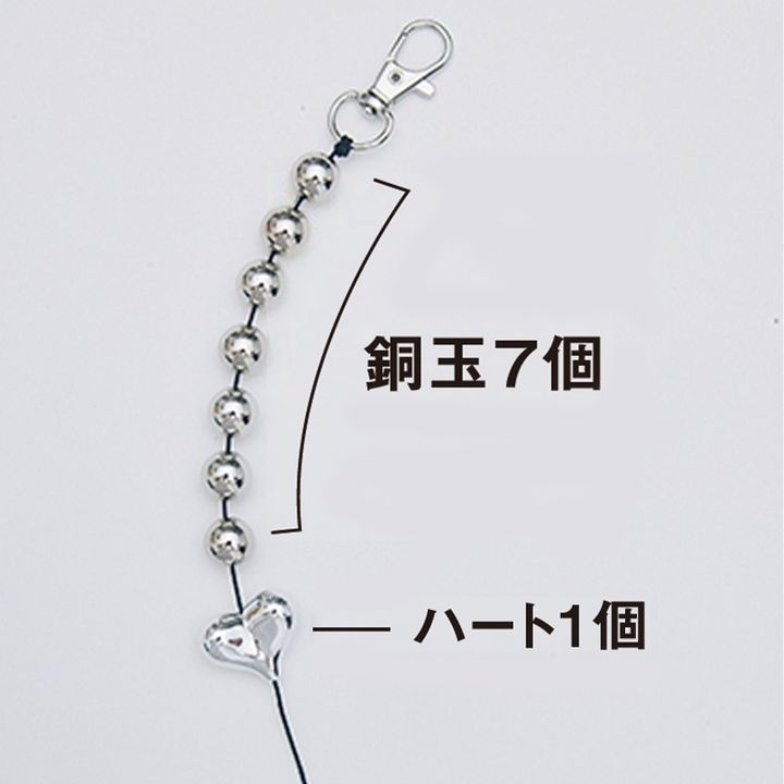 銅玉を7個、ハートのビーズを1個マツバコードに通す