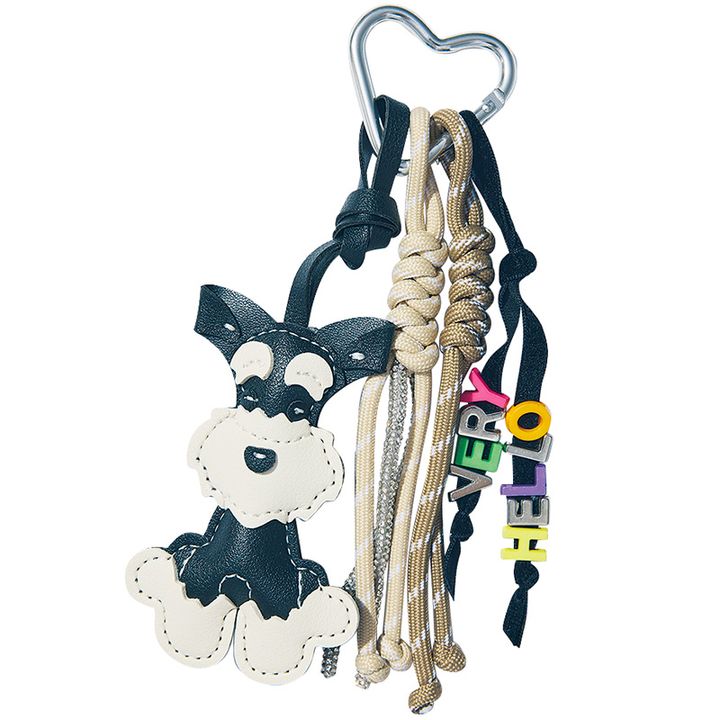 ペットやお気に入りキャラのチャームや英字を組み合わせ