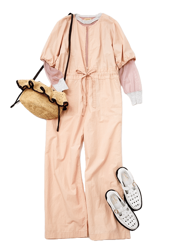 ラフな装いにシアーの軽やかさをプラス